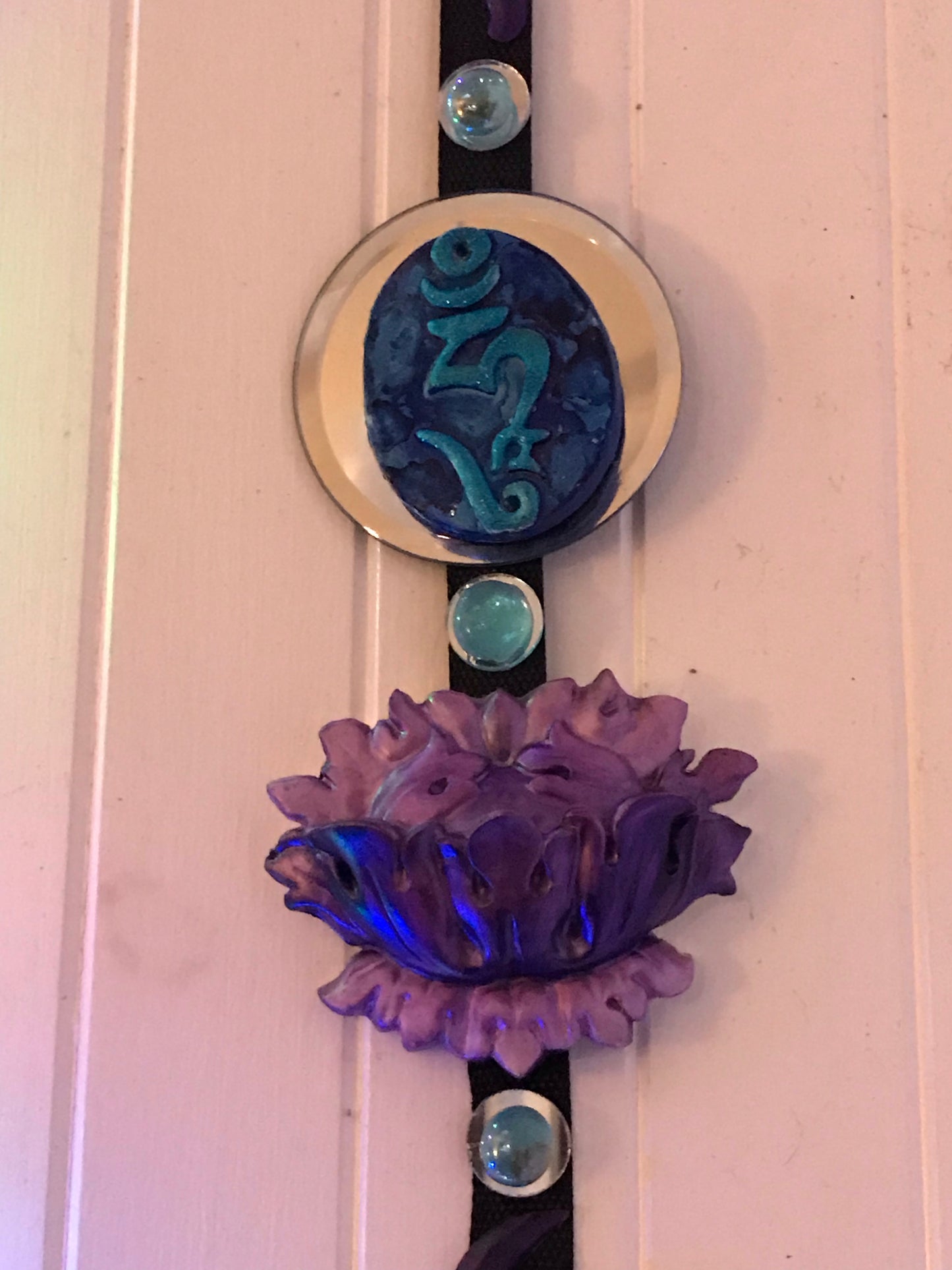Blue / Purple Hum on lotus Dangelie